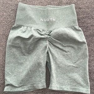 NVGTN GREEN SCRUNCH CONTOUR SHORTS XS